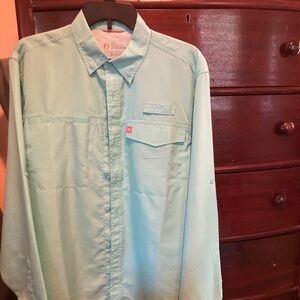New w/out tag Men’s button down lightweight long sleeved shirt